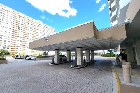 Copropriété à vendre à Hallandale Beach, Floride: 1 chambre, 80.82 m2 № 1979595 - photo 1