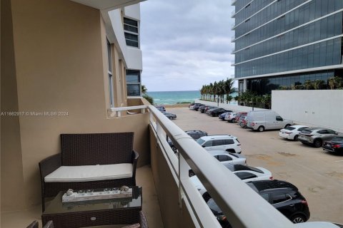 Copropriété à vendre à Hallandale Beach, Floride: 1 chambre, 80.82 m2 № 1979595 - photo 19