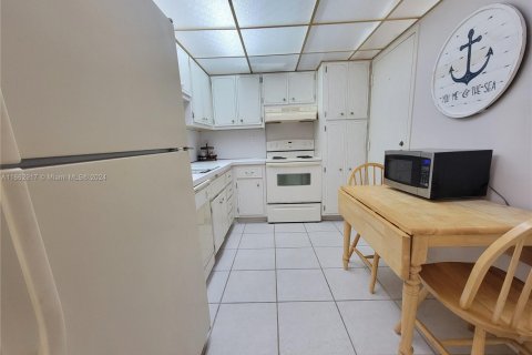 Copropriété à vendre à Hallandale Beach, Floride: 1 chambre, 80.82 m2 № 1979595 - photo 11
