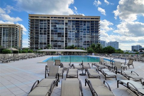 Copropriété à vendre à Hallandale Beach, Floride: 1 chambre, 80.82 m2 № 1979595 - photo 28