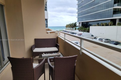 Copropriété à vendre à Hallandale Beach, Floride: 1 chambre, 80.82 m2 № 1979595 - photo 16