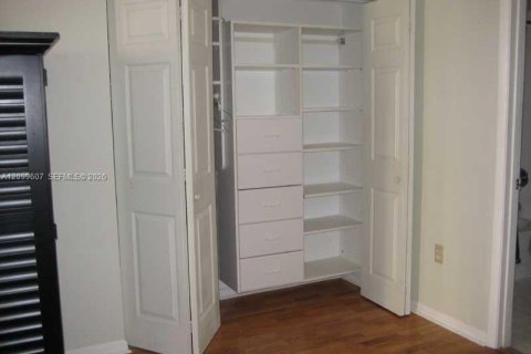 Copropriété à louer à Miami, Floride: 1 chambre, 65.03 m2 № 2397120 - photo 17