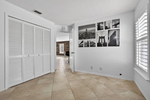 House in Royal Palm Beach, Florida 3 bedrooms, 155.24 sq.m. № 2087480 - photo 17