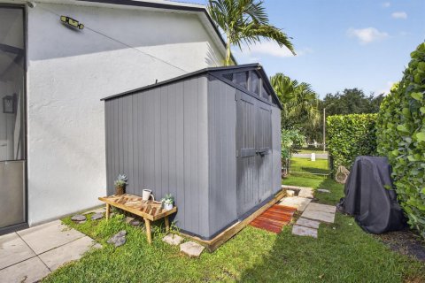 House in Royal Palm Beach, Florida 3 bedrooms, 155.24 sq.m. № 2087480 - photo 27