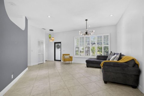 House in Royal Palm Beach, Florida 3 bedrooms, 155.24 sq.m. № 2087480 - photo 4