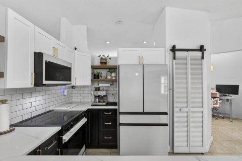 House in Royal Palm Beach, Florida 3 bedrooms, 155.24 sq.m. № 2087480 - photo 8