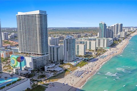 Condominio en venta en Hollywood, Florida, 4 dormitorios, 269.14 m2 № 2182568 - foto 30