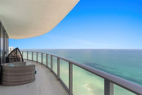 Condominio en Hollywood, Florida, 4 dormitorios  № 2182568