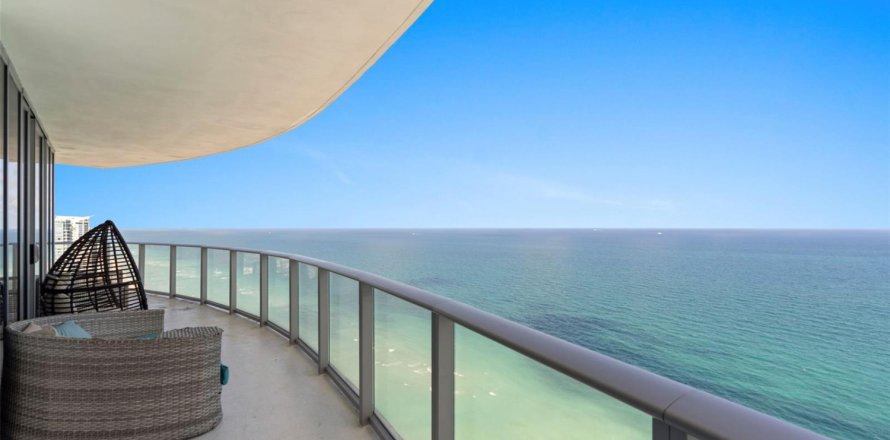 Condominio en Hollywood, Florida, 4 dormitorios  № 2182568