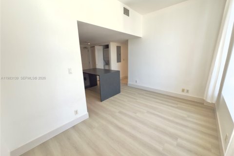 Condo in Miami, Florida, 2 bedrooms № 2050201 - photo 6