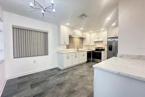 Villa ou maison à louer à Redington Beach, Floride: 2 chambres, 157.93 m2 № 2103842 - photo 11