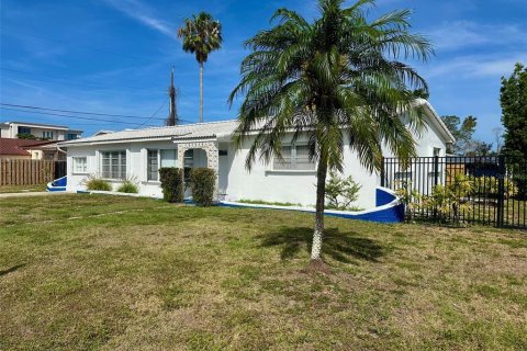 Villa ou maison à Redington Beach, Floride 2 chambres, 157.93 m2 № 2103842