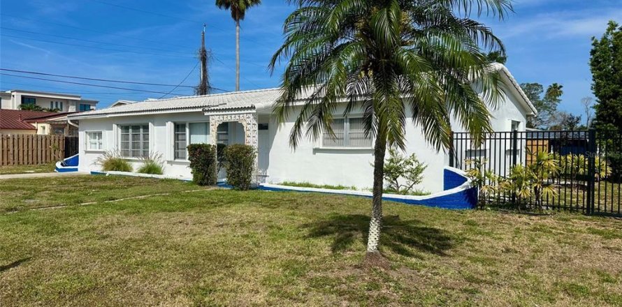 Villa ou maison à Redington Beach, Floride 2 chambres, 157.93 m2 № 2103842