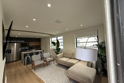 Снять в аренду квартиру в Майами, Флорида 2 спальни, 78.97м2, № 1986786 - фото 4