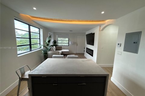 Снять в аренду квартиру в Майами, Флорида 2 спальни, 78.97м2, № 1986786 - фото 3