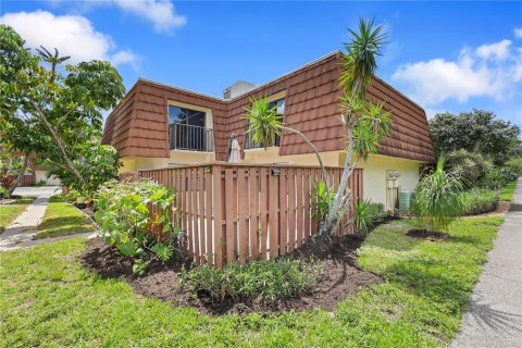 Adosado en venta en Fort Myers, Florida, 2 dormitorios, 114.83 m2 № 1899939 - foto 1