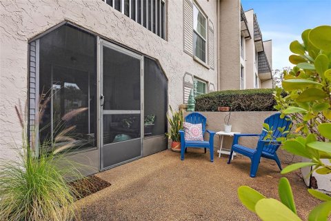 Condo in Seminole, Florida, 2 bedrooms  № 1536921 - photo 24