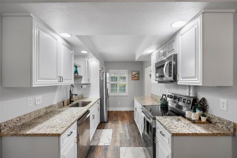 Condo in Seminole, Florida, 2 bedrooms  № 1536921 - photo 5