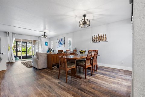Condo in Seminole, Florida, 2 bedrooms  № 1536921 - photo 3