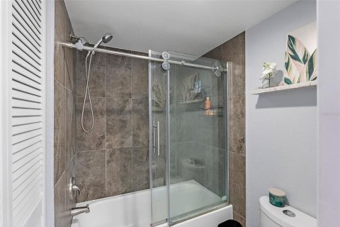 Condo in Seminole, Florida, 2 bedrooms  № 1536921 - photo 16