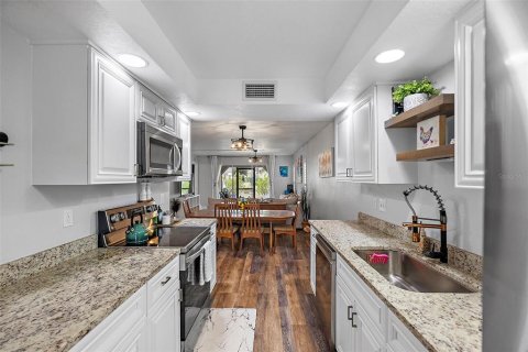 Condo in Seminole, Florida, 2 bedrooms  № 1536921 - photo 7