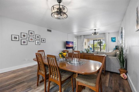 Condo in Seminole, Florida, 2 bedrooms  № 1536921 - photo 4