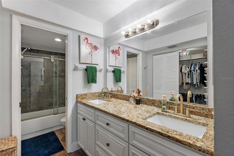 Condo in Seminole, Florida, 2 bedrooms  № 1536921 - photo 14