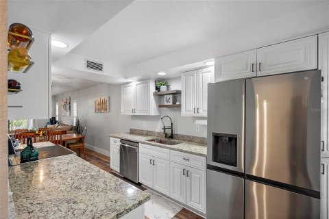 Condo in Seminole, Florida, 2 bedrooms  № 1536921 - photo 6