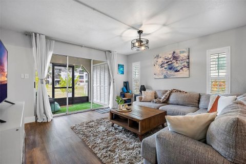 Condo in Seminole, Florida, 2 bedrooms  № 1536921 - photo 8