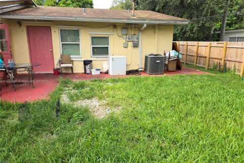 Casa en alquiler en Miami, Florida, 1 dormitorio, 186.92 m2 № 1883804 - foto 1