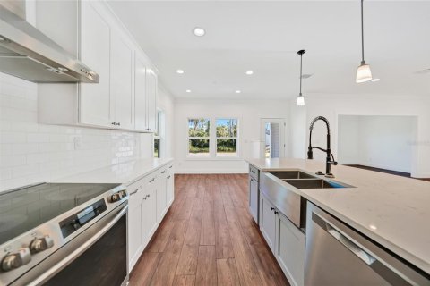 House in Port Charlotte, Florida 3 bedrooms, 164.44 sq.m. № 1895127 - photo 7