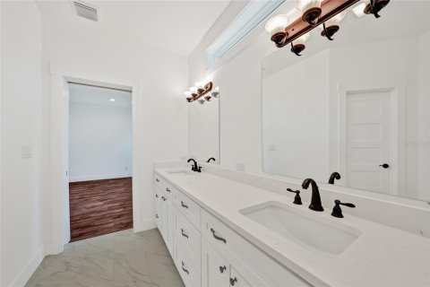 House in Port Charlotte, Florida 3 bedrooms, 164.44 sq.m. № 1895127 - photo 22