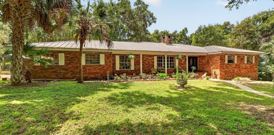 Villa ou maison à Eustis, Floride 3 chambres, 239.13 m2 № 2238714