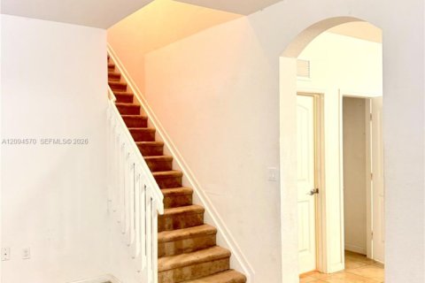 Villa ou maison à vendre à Cutler Bay, Floride: 4 chambres, 191.47 m2 № 2384675 - photo 2