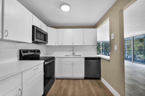 Купить кондоминиум в Майами-Гарденс, Флорида 2 спальни, 107.3м2, № 2044257 - фото 13