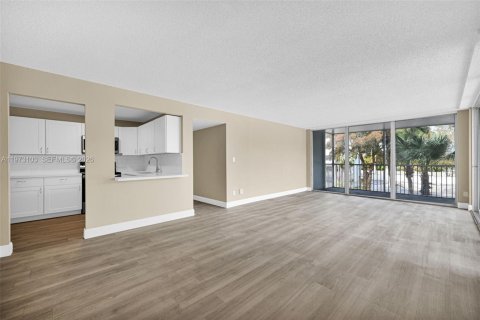 Купить кондоминиум в Майами-Гарденс, Флорида 2 спальни, 107.3м2, № 2044257 - фото 7