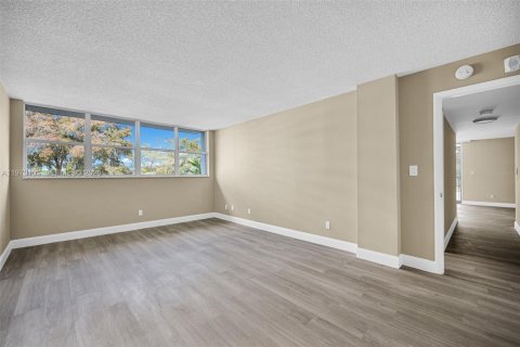 Купить кондоминиум в Майами-Гарденс, Флорида 2 спальни, 107.3м2, № 2044257 - фото 22