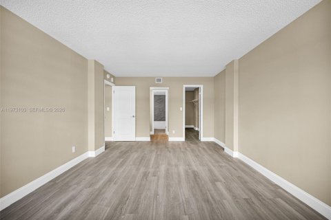 Купить кондоминиум в Майами-Гарденс, Флорида 2 спальни, 107.3м2, № 2044257 - фото 21