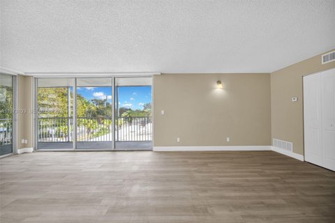 Купить кондоминиум в Майами-Гарденс, Флорида 2 спальни, 107.3м2, № 2044257 - фото 9