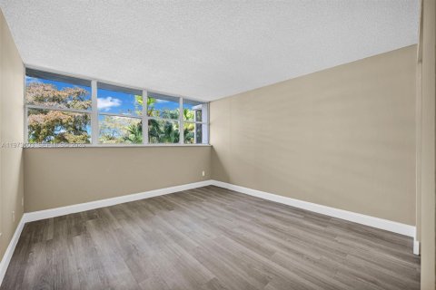 Купить кондоминиум в Майами-Гарденс, Флорида 2 спальни, 107.3м2, № 2044257 - фото 14