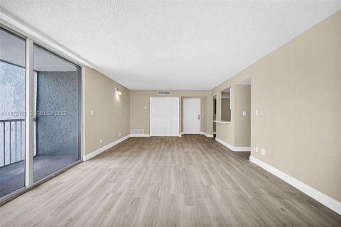 Купить кондоминиум в Майами-Гарденс, Флорида 2 спальни, 107.3м2, № 2044257 - фото 8