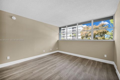 Купить кондоминиум в Майами-Гарденс, Флорида 2 спальни, 107.3м2, № 2044257 - фото 15