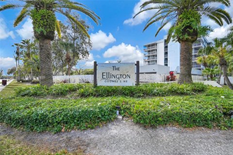 Купить кондоминиум в Майами-Гарденс, Флорида 2 спальни, 107.3м2, № 2044257 - фото 2