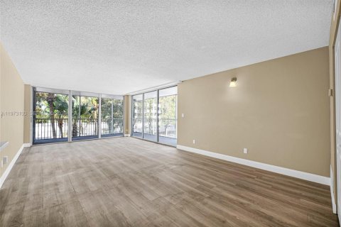 Купить кондоминиум в Майами-Гарденс, Флорида 2 спальни, 107.3м2, № 2044257 - фото 6