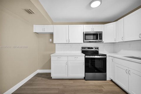 Купить кондоминиум в Майами-Гарденс, Флорида 2 спальни, 107.3м2, № 2044257 - фото 11