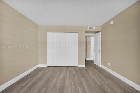 Купить кондоминиум в Майами-Гарденс, Флорида 2 спальни, 107.3м2, № 2044257 - фото 16