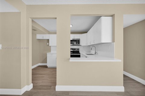 Купить кондоминиум в Майами-Гарденс, Флорида 2 спальни, 107.3м2, № 2044257 - фото 10