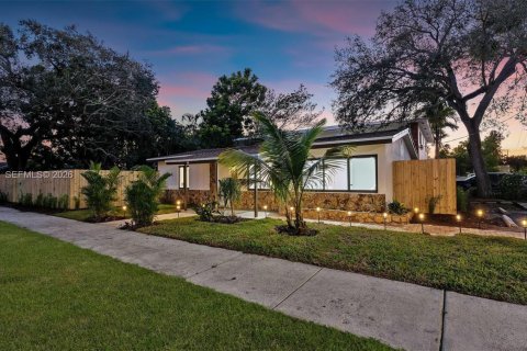 House in Fort Lauderdale, Florida 3 bedrooms, 88.26 sq.m. № 2000953 - photo 3