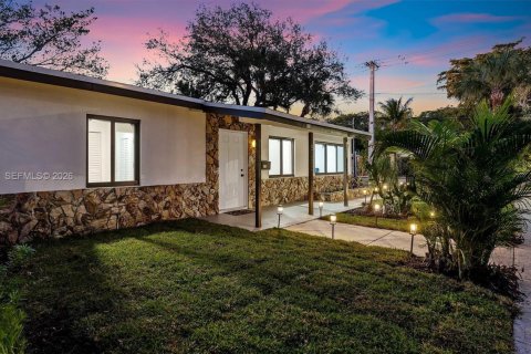 House in Fort Lauderdale, Florida 3 bedrooms, 88.26 sq.m. № 2000953 - photo 29
