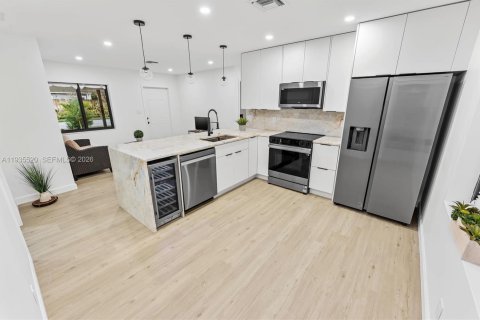 House in Fort Lauderdale, Florida 3 bedrooms, 88.26 sq.m. № 2000953 - photo 10